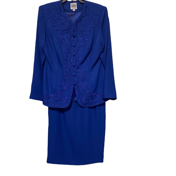 R & M Richards Dresses & Skirts - R&M Richards 10 skirt suit
